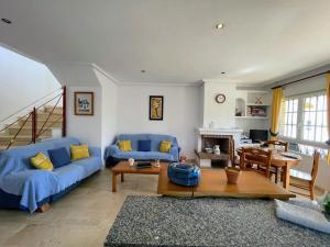 3 Bed Townhouse Overlooking Com Pool LD314