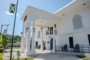 Sky's Villa Resort - Sheerness