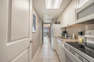 Ocean Front 1BR - Caravelle 1036
