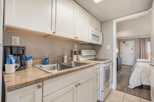 Ocean Front 1BR - Caravelle 1036