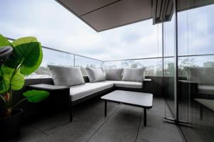 City Luxury with City Views in Ville Haute