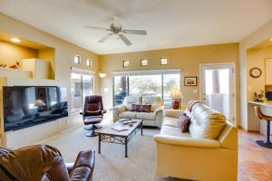 Oro Valley Condo with Community Pool Near Hiking!