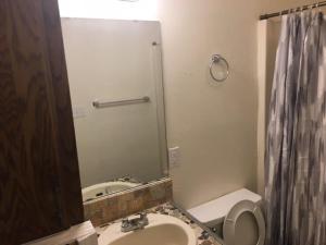 Downstairs One Bedroom Close To Fort Sill!