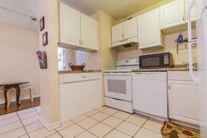 2-bed, 1-bath apartment near I-24, Great location