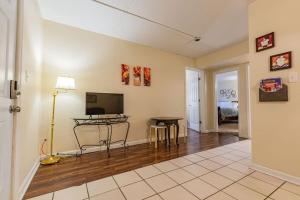 2-bed, 1-bath apartment near I-24, Great location