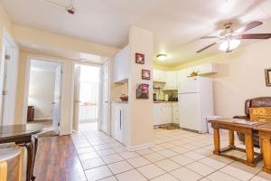 2-bed, 1-bath apartment near I-24, Great location