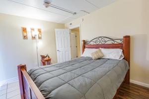 2-bed, 1-bath apartment near I-24, Great location