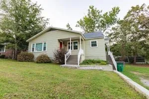 Charming 3-Bedroom Home in Rossville, GA - Family Retreat - Midway Charming 3-Bedroom Home in Rossville, GA - Family Retreat - Midway