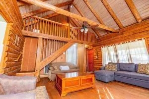 Cozy 2-BR Log Cabin Close to Chattanooga Top Attractions - West Brow