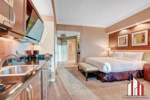 MGM Signature-30-719 Strip View Jacuzzi Studio