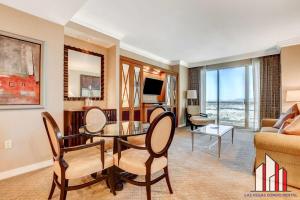 MGM Signature-16-702 1Br 2Ba Balcony Suite