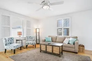 Beach Cottage! 100 Steps to the Sand, Pets OK, Private Deck! - 科奎纳加布勒斯