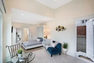 Mod Studio - 100 Steps to the Beach, Pets OK, Private Deck! - 科奎纳加布勒斯