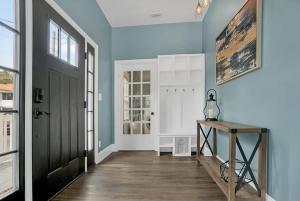 Charming Cottage w Pool, Walkable to Downtown