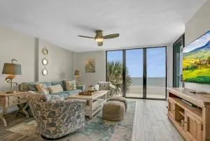 Upscale Oceanfront Condo with Panoramic Views and Pool - Cedar Landing