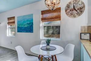 Uptown Treasure with Spa Dogs Ok Dreamy Patio