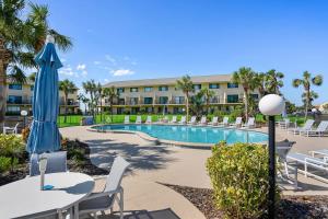 Oceanfront Summerhouse Condo Pool Tennis BBQ