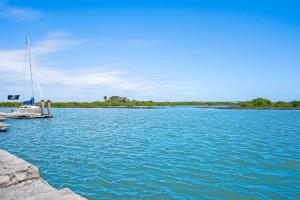 New Private Apt in Uptown St Aug Walk Everywhere