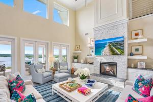 Luxury At The Beach Waterfront w Dock Pool 4 Beds