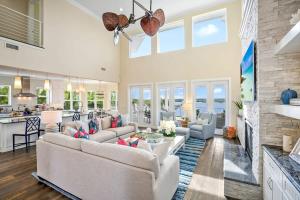Luxury At The Beach Waterfront w Dock Pool 4 Beds