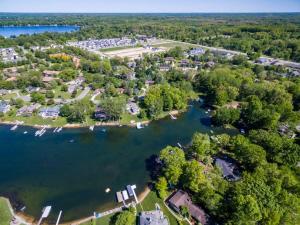 Countryside Cottages near Lake Bella Vista