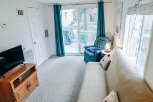 Beach Club of Oscoda Captains Watch on the Lake