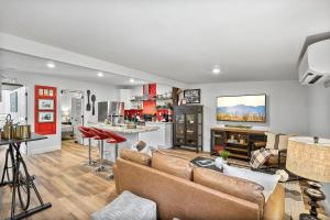 Hidden Lighthouse Bungalow Renovated 2 Beds Dogs Ok