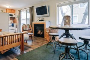 Beach Club of Oscoda Garden Cottage on the Lake