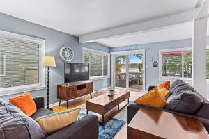 4 BR 2 BA Peaceful Getaway Year Round on Park Lake