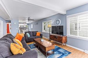 4 BR 2 BA Peaceful Getaway Year Round on Park Lake