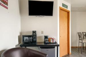 Lakefront 6 Double Queen Rooms at Fife Lake Lodge