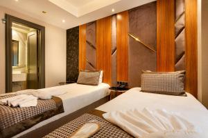 Standard Twin Room room in Santra Hotel