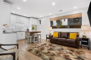 Capri 002 in the Heart of Downtown TC