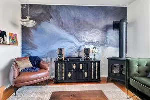 Retro vibe w hot tub piano lounge and vinyls - 皮克顿