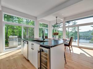 The Eyrie: Sweeping views waterfront sunlit escape