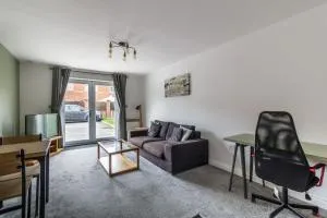2 Bedroom Flat, Glasshoughton - Featherstone