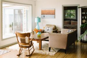 Lakeside PEC: Beautiful Waterfront & Patio