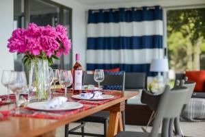 The Verne: Beautiful Waterfront Escape by Picton
