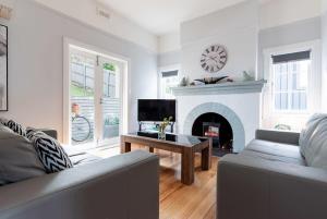 Monte-Vista: Minutes to the City Views & Parking