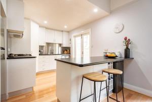 Monte-Vista: Minutes to the City Views & Parking