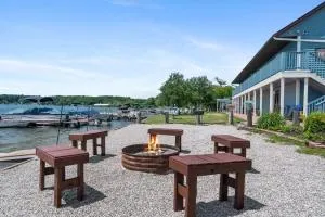 2 Lakeside Apartment Units in One at Fife Lake Lodge - Lake City