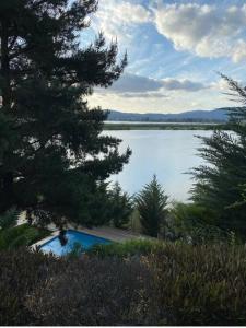 Casa Bosque Vista Hermosa al Lago Rapel