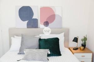 St Kilda Rd LVL4 2BDR2BATHR WIFI Albert Park