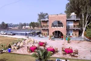 Ayaansh Resort- Westin Sohna Complex 1 - 3 - 4- 7 - BHK - Pīrthala