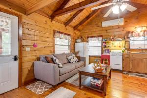 Cozy Pelsor Cabin with Mountain and Valley Views!