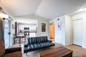 213- 2BR Apartment in Coolidge, AZ w heated pool, gym