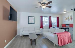37A- Casa Grande Modern Condo 1bd w Heated Pool