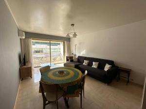 A017-Charmant 2 pièces à 200M de la Croisette