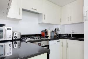 Stylish Apartment with Private Rooftop in Covent Garden