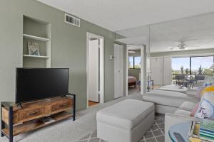 Comfy Waterfront Condo at Tennisplace Sanibel